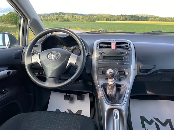 Toyota Auris 9 of 18