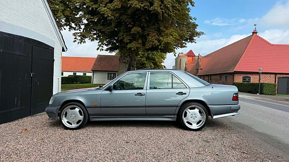 Mercedes-Benz 230 7 of 30