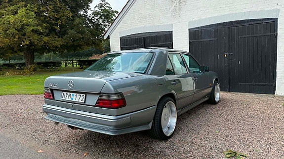 Mercedes-Benz 230 12 of 30