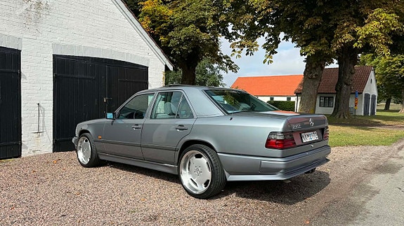 Mercedes-Benz 230 9 of 30