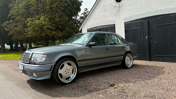 Mercedes-Benz 230 6 of 30