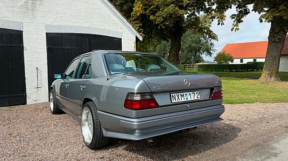 Mercedes-Benz 230 10 of 30