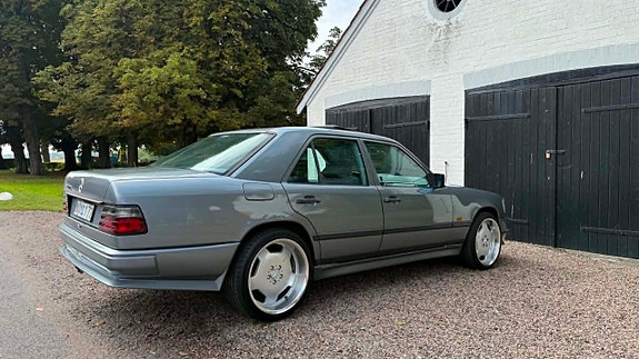 Mercedes-Benz 230 13 of 30