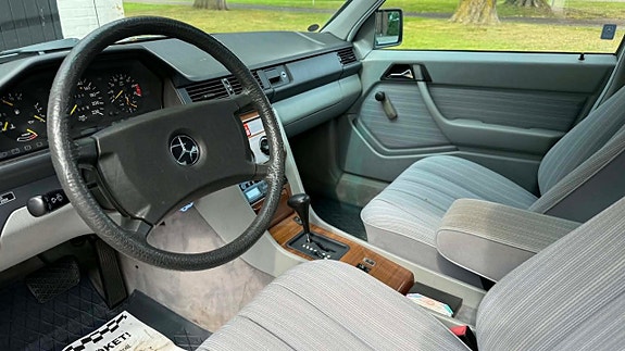 Mercedes-Benz 230 30 of 30