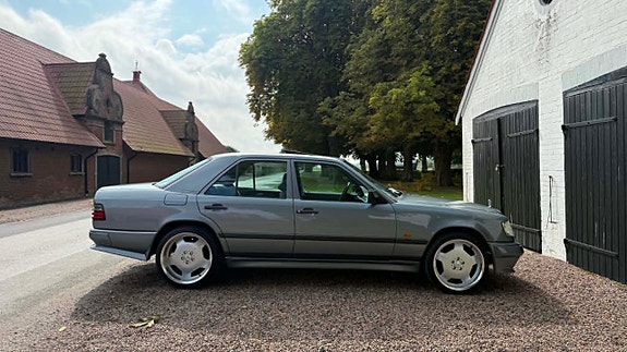 Mercedes-Benz 230 8 of 30