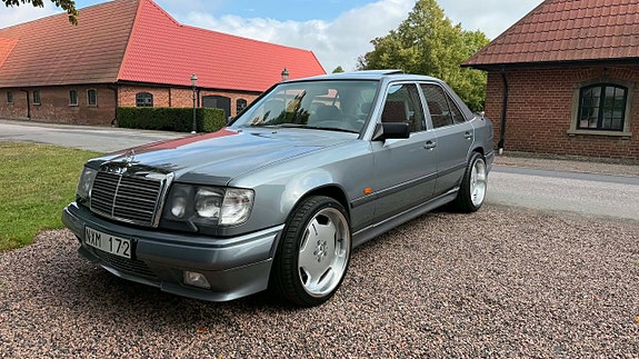 Mercedes-Benz 230 2 of 30