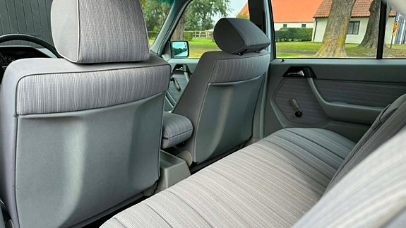 Mercedes-Benz 230 20 of 30