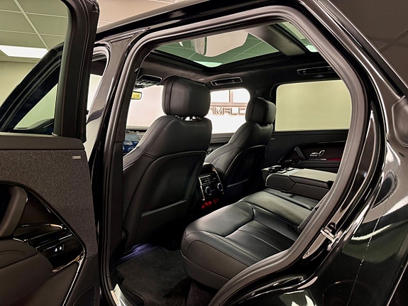 Land Rover Range Rover Sport 12 of 16