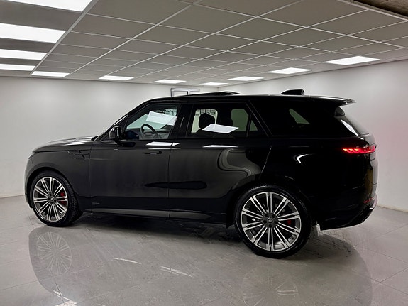 Land Rover Range Rover Sport 9 of 16