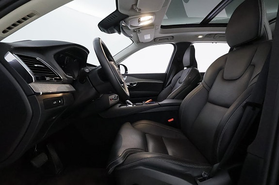 Volvo XC90 11 of 30