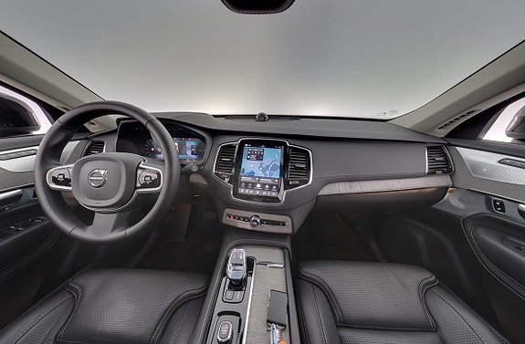 Volvo XC90 14 of 30