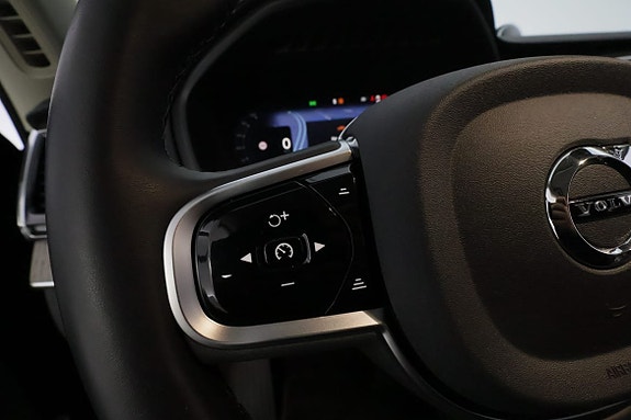 Volvo XC90 18 of 30