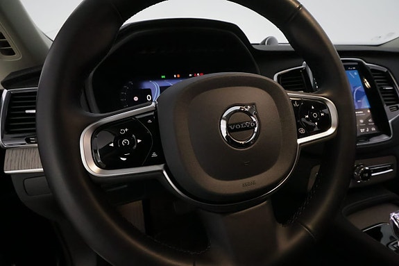 Volvo XC90 17 of 30