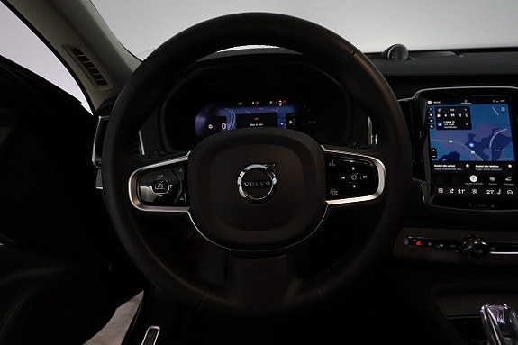 Volvo XC90 16 of 30