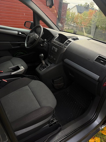 Opel Zafira 12 of 14