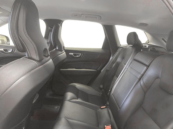 Volvo XC60 7 of 15