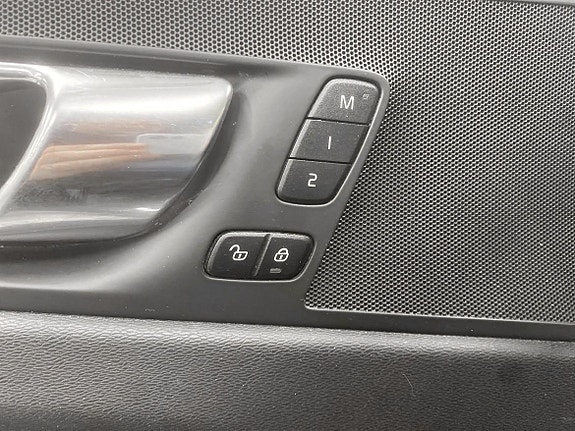 Volvo XC60 11 of 15