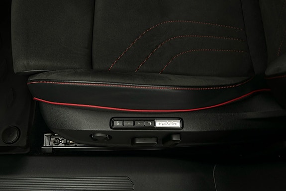 Volkswagen ID.4 GTX 21 of 30