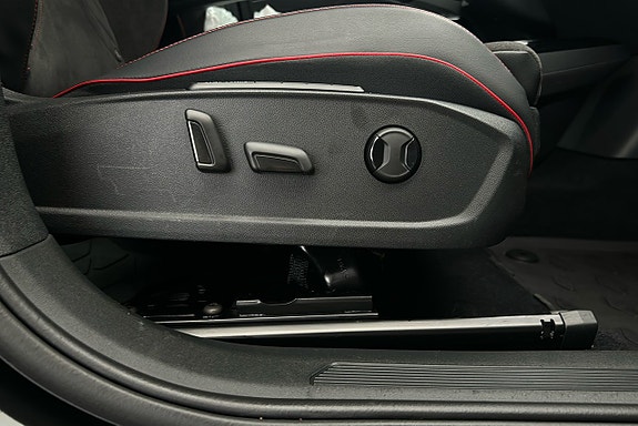 Volkswagen ID.4 GTX 19 of 30