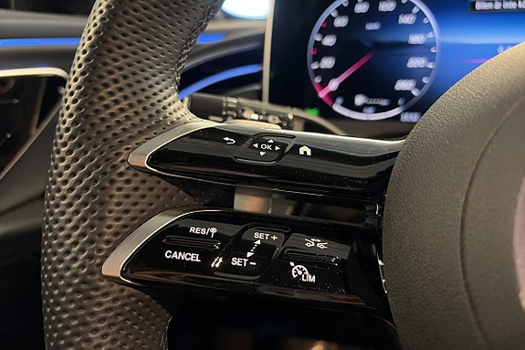 Mercedes-Benz E300 de 13 of 24