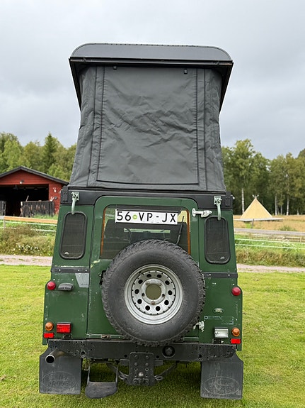 Land Rover Defender 110 9 of 14