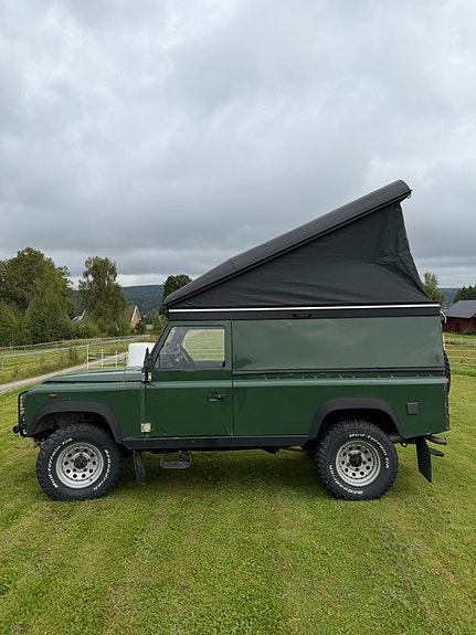 Land Rover Defender 110 2 of 14