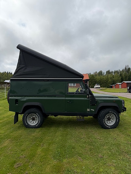Land Rover Defender 110 4 of 14