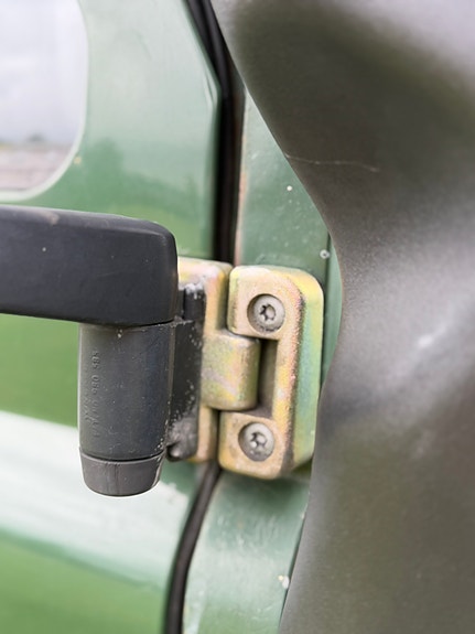 Land Rover Defender 110 7 of 14