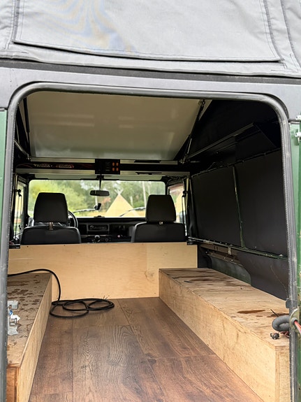Land Rover Defender 110 14 of 14