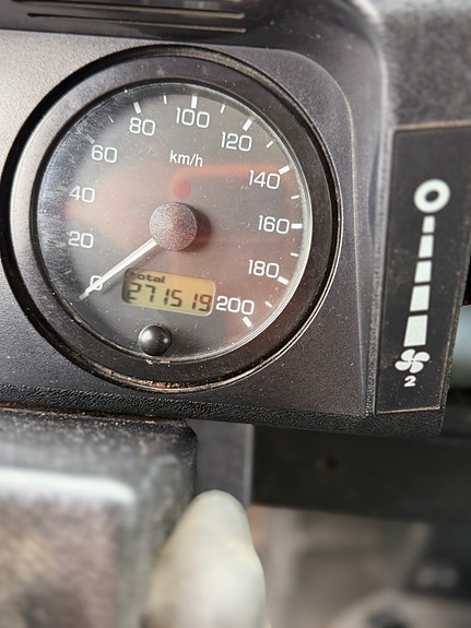 Land Rover Defender 110 13 of 14
