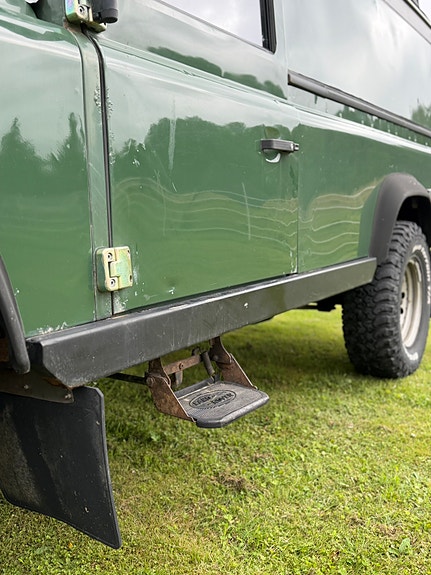 Land Rover Defender 110 8 of 14