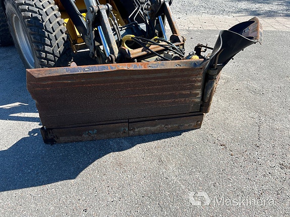 Redskapsbärare Wille 655 med vikplog 18 of 27