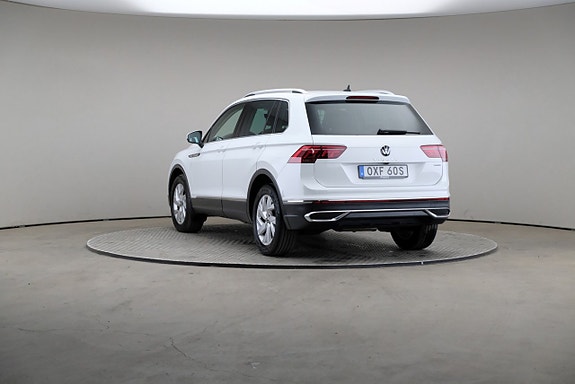 Volkswagen Tiguan 2 of 24