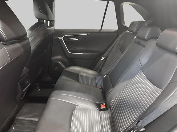 Toyota RAV4 11 of 19