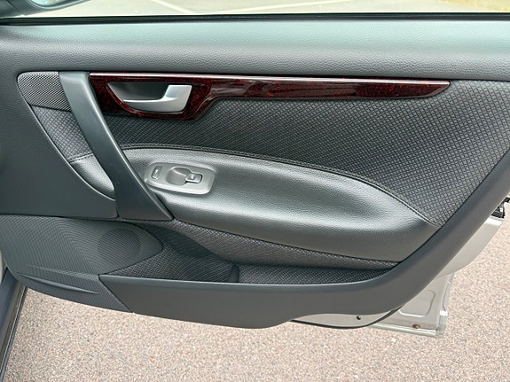 Volvo S60 13 of 16