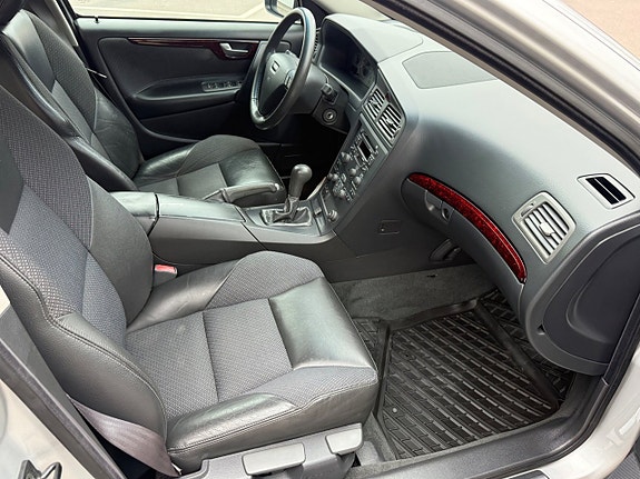 Volvo S60 10 of 16
