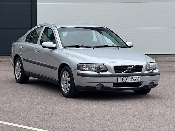 Volvo S60 2 of 16