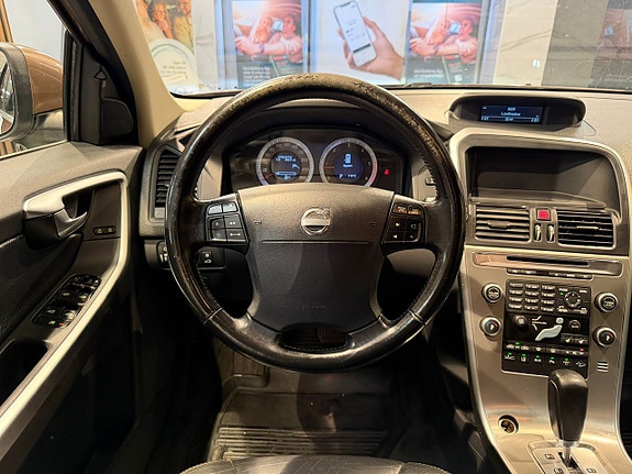 Volvo XC60 10 of 24