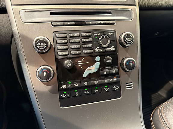 Volvo XC60 14 of 24