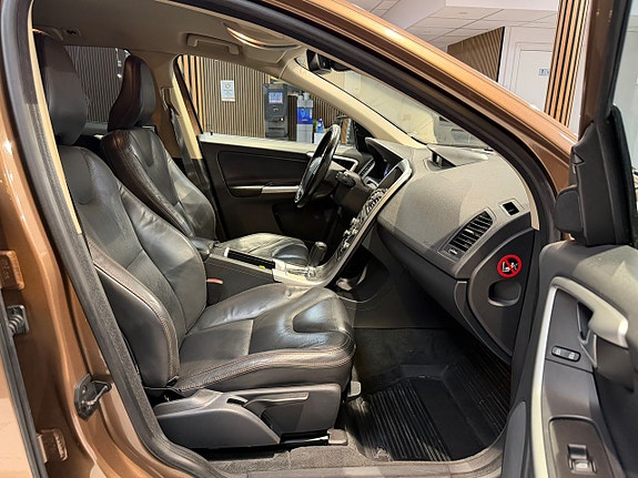 Volvo XC60 17 of 24
