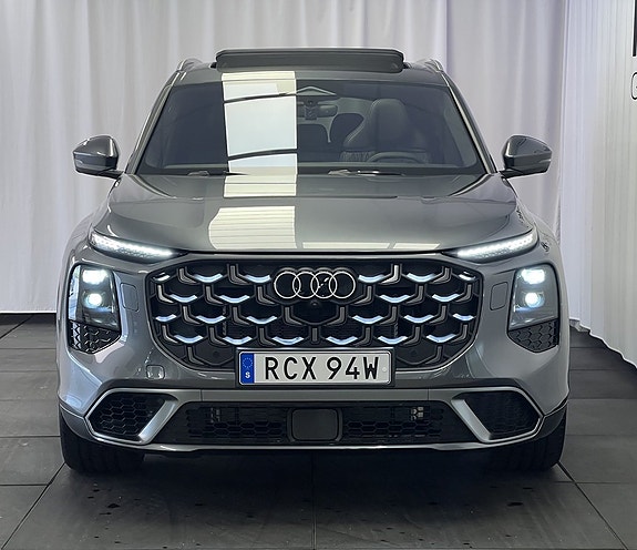 Audi Q7 2 of 19