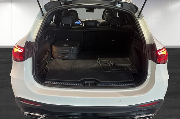 Mercedes-Benz GLC300 e 13 of 19