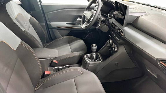 Dacia Sandero 3 of 9