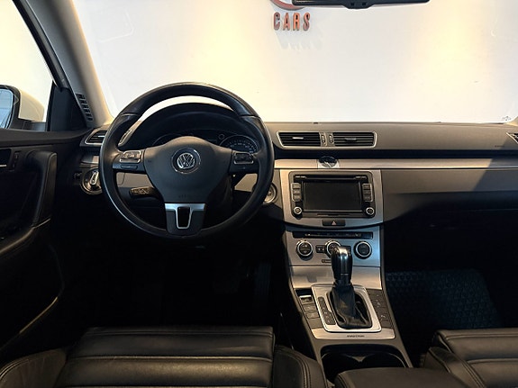 Volkswagen Passat 13 of 18