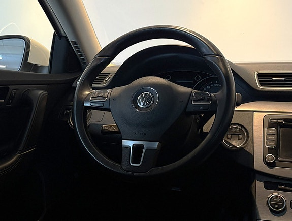 Volkswagen Passat 14 of 18