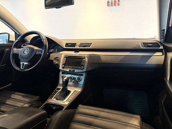 Volkswagen Passat 12 of 18