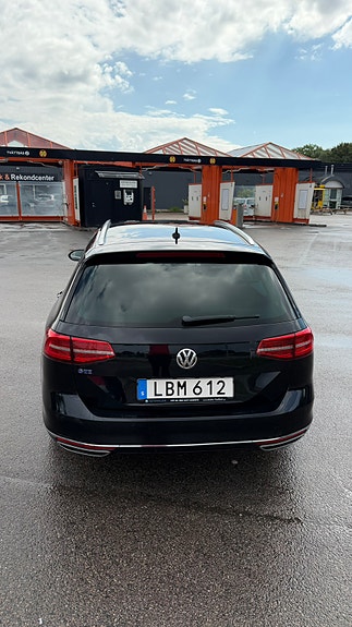 Volkswagen Kombi 2 of 9