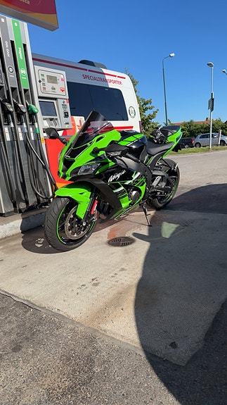 Kawasaki Ninja ZX-10R 3 of 4
