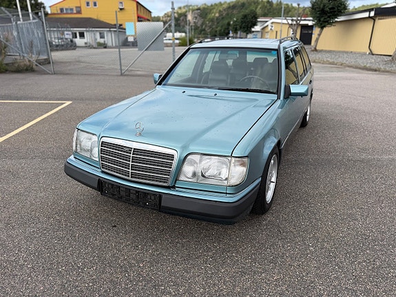 Mercedes-Benz E300 2 of 29