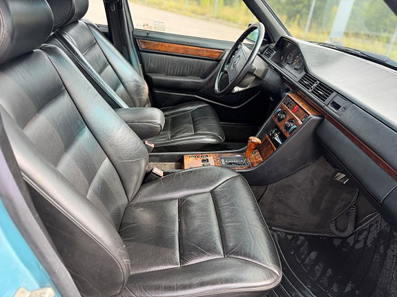 Mercedes-Benz E300 11 of 29